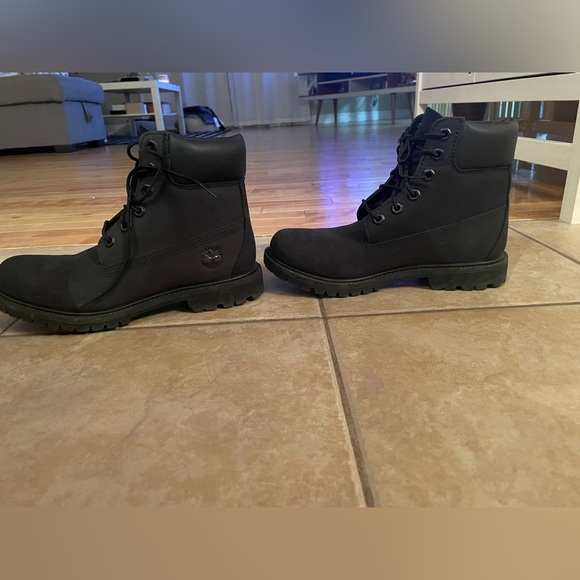 S.O.L.D.   WOMEN'S TIMBERLAND PREMIUM 6-INCH WATERPROOF BOOTS - Picture 7 of 9